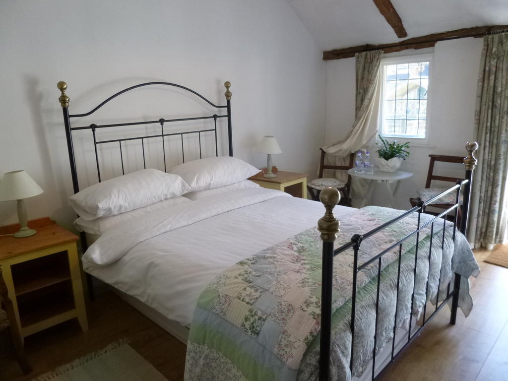 Church Hall Farm Bed And Breakfast Broxted Værelse billede